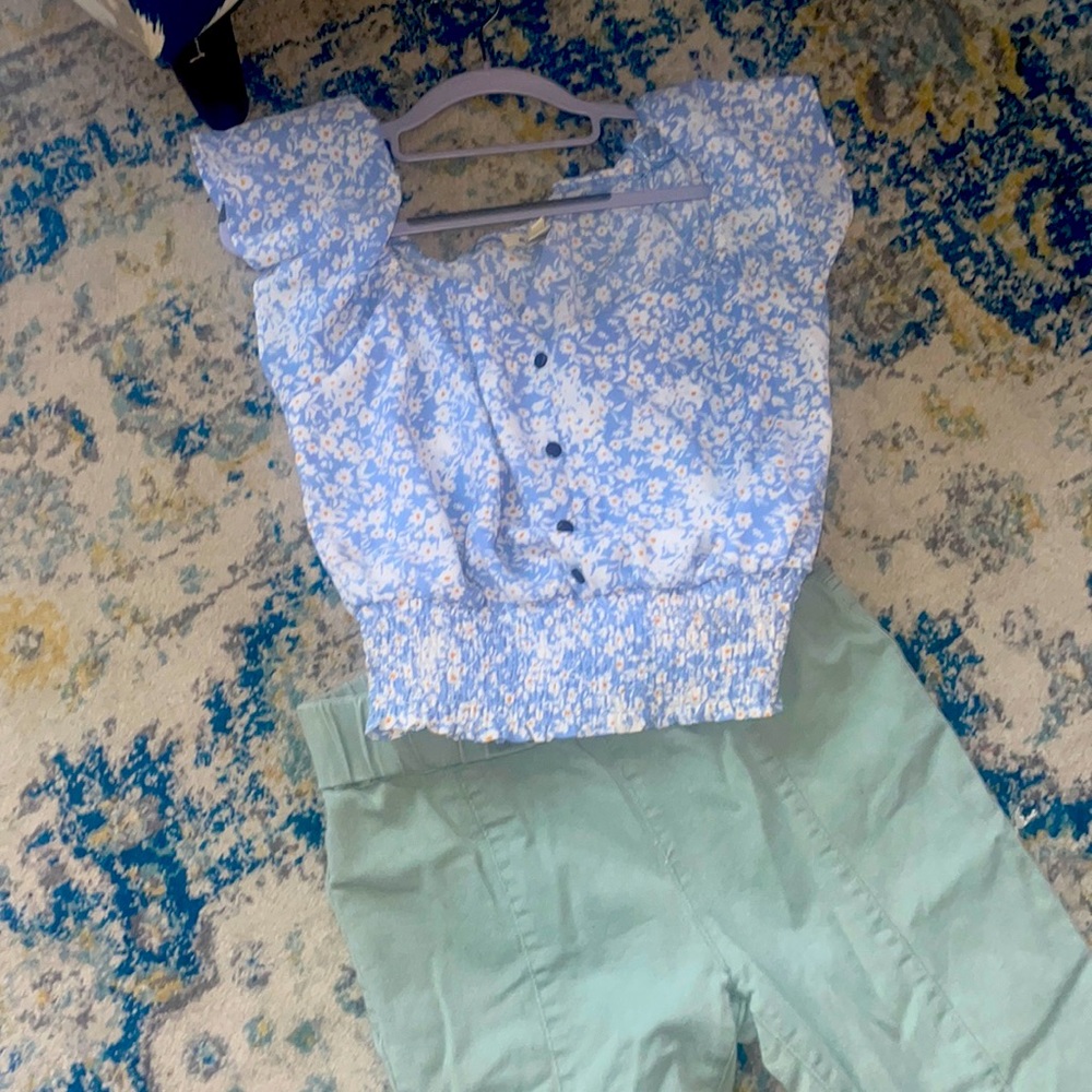 Summer spring shirt size large blue one yellow flowers